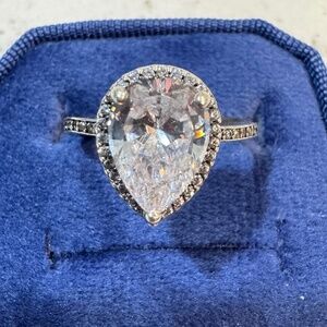 PANDORA : Sparkling Teardrop Halo Ring Size 8
